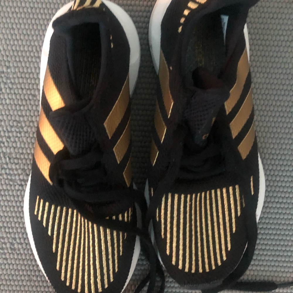 Adidas Swift Run